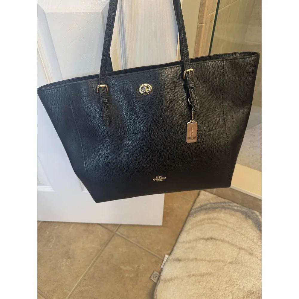 Coach Turnlock Black Cross Grain Leather Tote Gold hardware Laptop bag EUC 37142